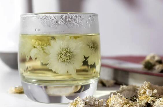菊花茶變綠了還能喝嗎(菊花茶變綠怎么回事)