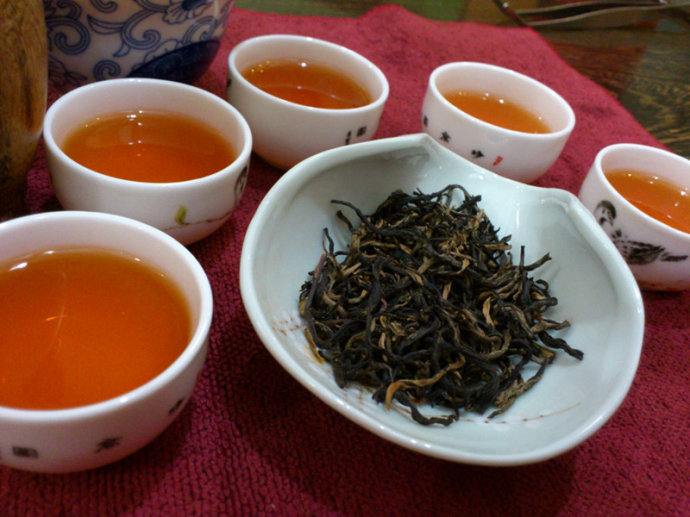 綠茶紅茶的區(qū)別是什么(紅茶綠茶制作方法有何不同)
