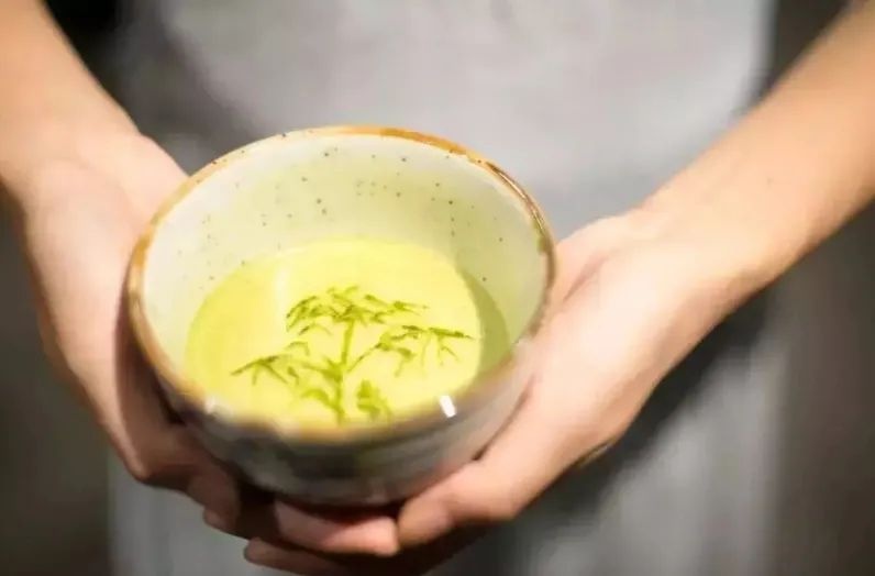 秋冬季節(jié)喝什么茶對身體好(冬天喝什么茶比較養(yǎng)生)