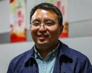 80后博士副縣長在線賣扒雞，一口氣吃4只，2天賣出1000多只