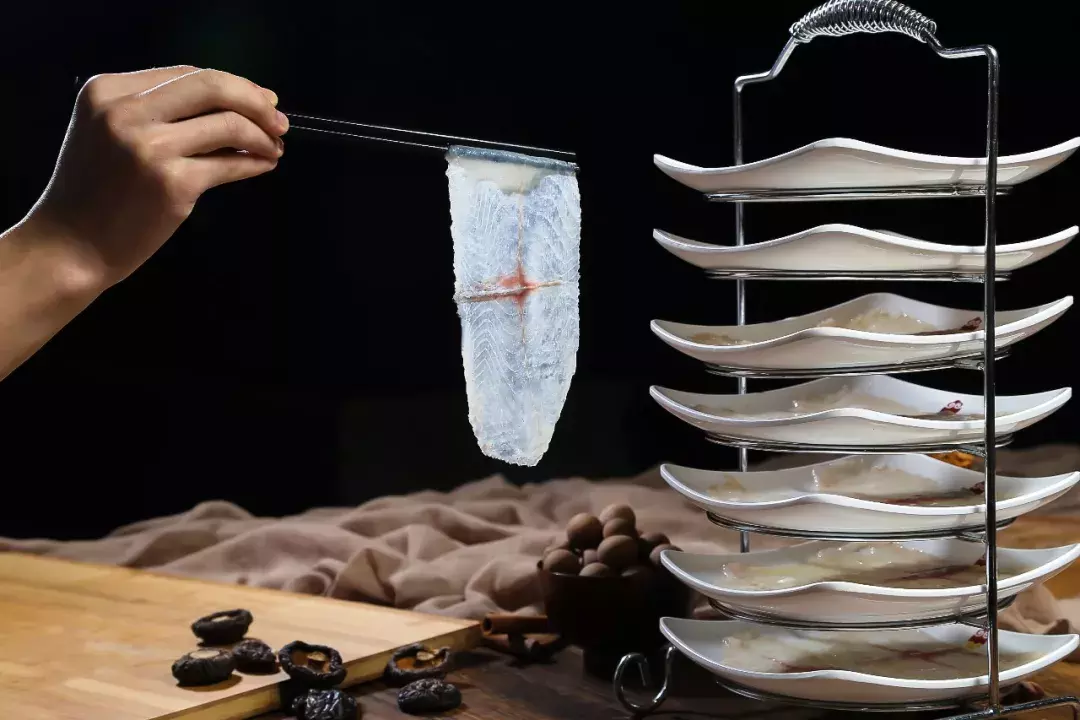 三四斤重的斑魚，只能削出40片魚片？無錫這家西北火鍋，不一般！