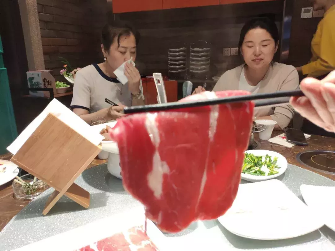 三四斤重的斑魚，只能削出40片魚片？無錫這家西北火鍋，不一般！