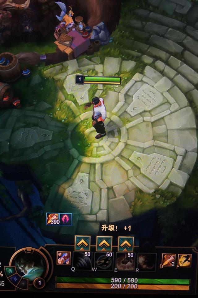 LOL(英雄聯(lián)盟對(duì)局)游戲中如何隱藏雙方名字