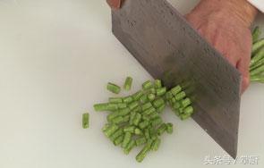 橄欖菜最好吃，最有營(yíng)養(yǎng)的做法，小時(shí)候媽媽經(jīng)常這樣做給我們吃