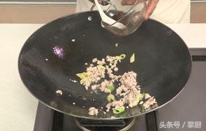 橄欖菜最好吃，最有營(yíng)養(yǎng)的做法，小時(shí)候媽媽經(jīng)常這樣做給我們吃