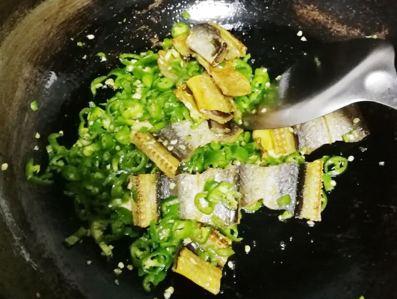 第一次炒鰻魚(yú)干，對(duì)出品十分滿意，而且超級(jí)下飯